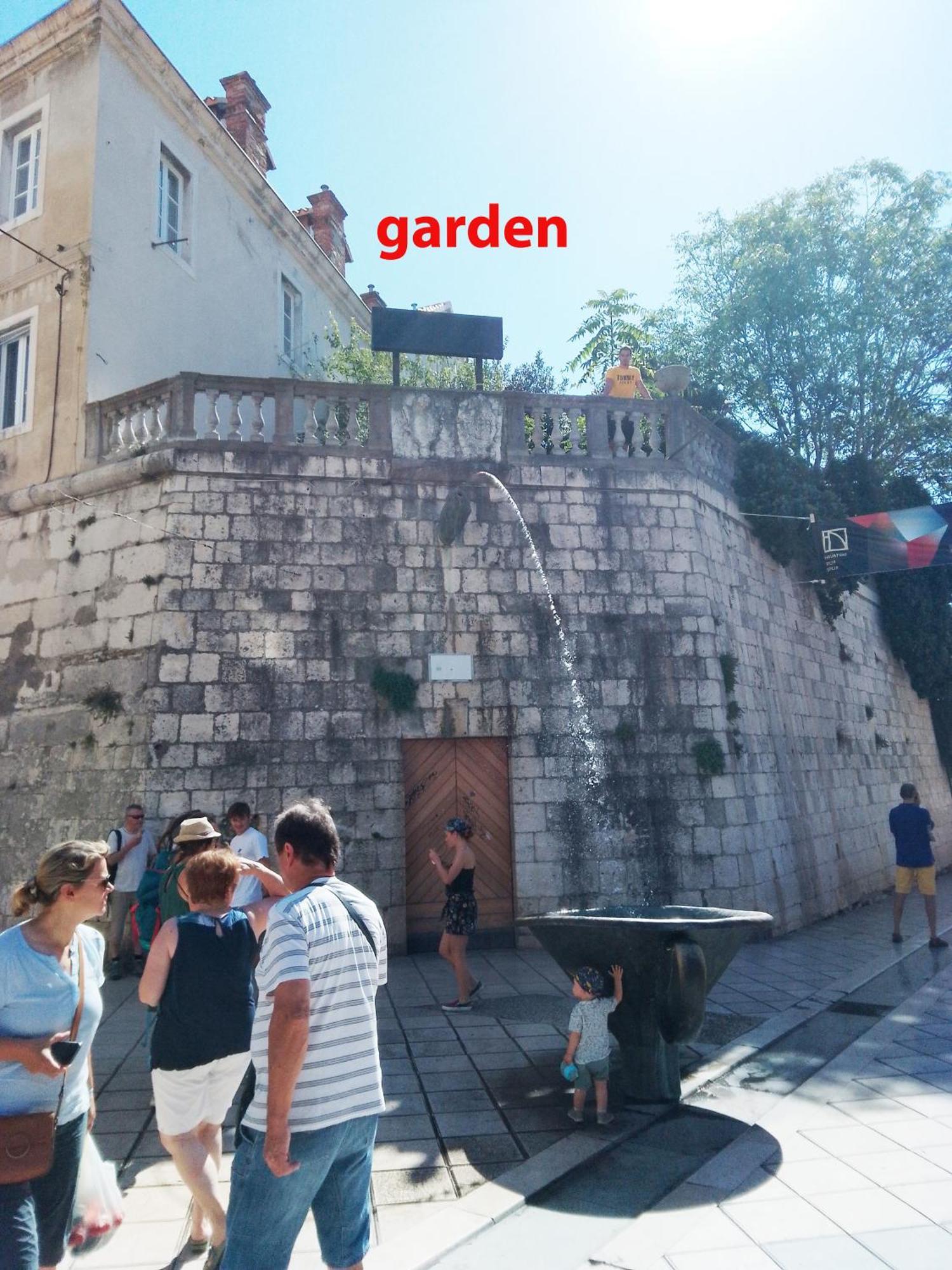 Garden In The Center Apartment สปลิท ภายนอก รูปภาพ
