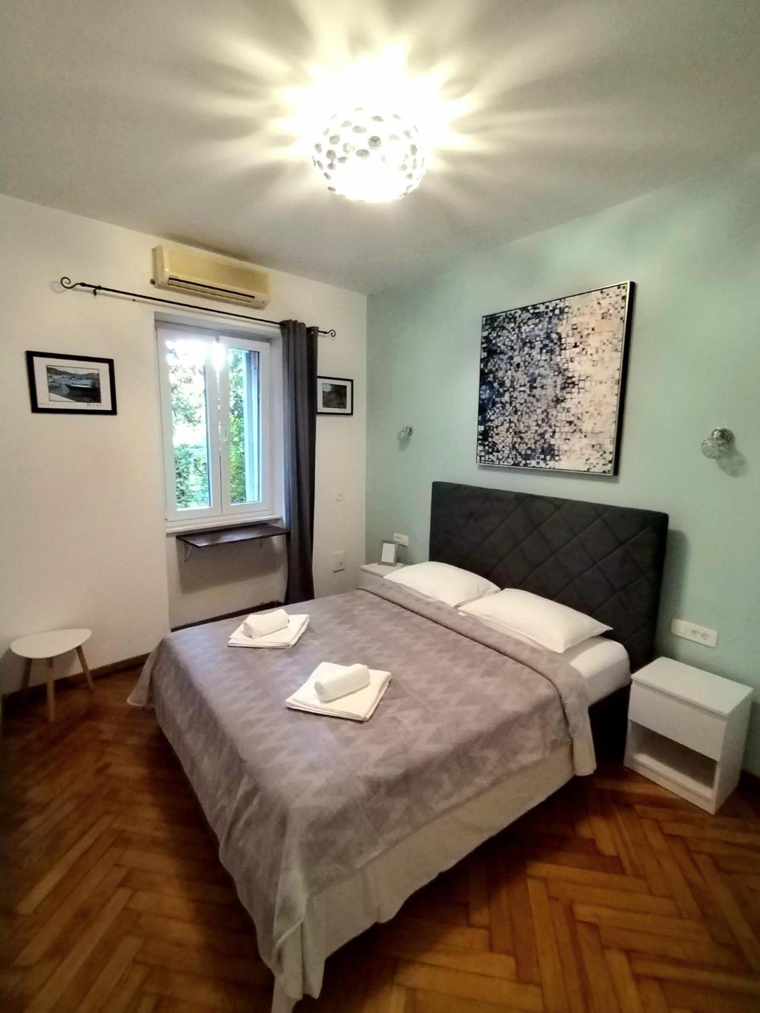 Garden In The Center Apartment สปลิท ภายนอก รูปภาพ